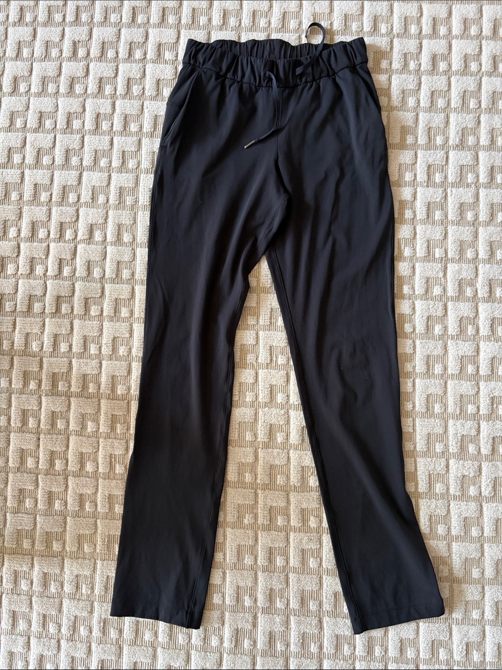 lululemon athletica Black On The Fly Pant Tall 33” inseam. Size 6
